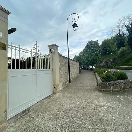 Chaleureux Studio Niche Devant Le Chateau D'Auvers Sur Oise